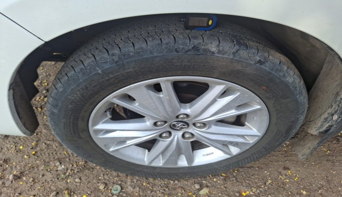 2020 Toyota Innova Crysta 2.4 ZX AT 7 STR, Diesel, Automatic, 90,989 km, tyre