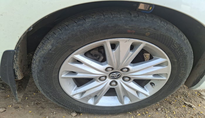 2020 Toyota Innova Crysta 2.4 ZX AT 7 STR, Diesel, Automatic, 90,989 km, tyre