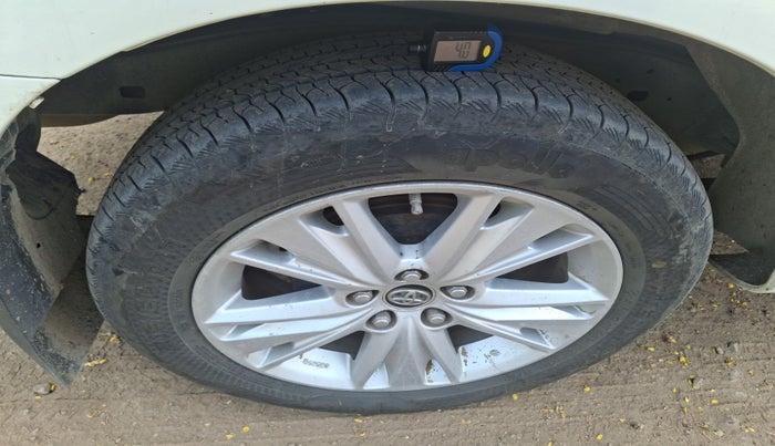 2020 Toyota Innova Crysta 2.4 ZX AT 7 STR, Diesel, Automatic, 90,989 km, tyre