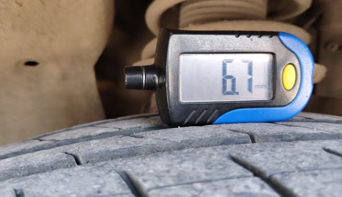 2012 Volkswagen Vento HIGHLINE DIESEL 1.6, Diesel, Manual, 1,00,308 km, tyre