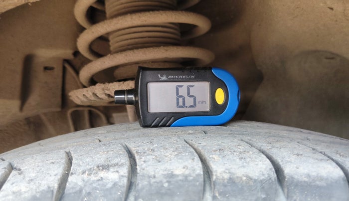 2012 Volkswagen Vento HIGHLINE DIESEL 1.6, Diesel, Manual, 1,00,308 km, tyre