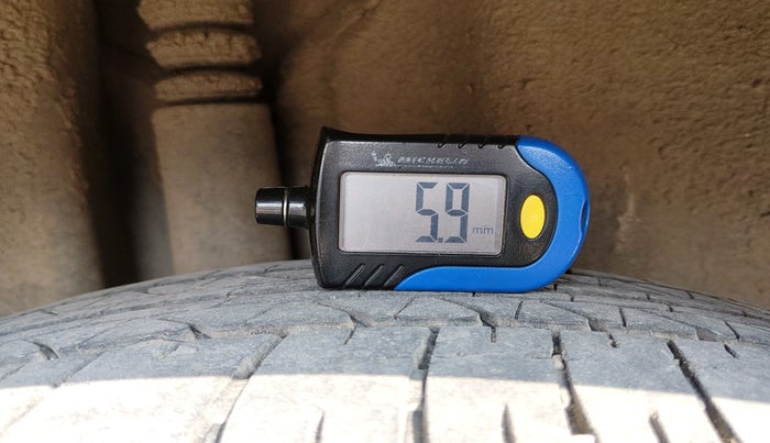 2012 Volkswagen Vento HIGHLINE DIESEL 1.6, Diesel, Manual, 1,00,308 km, tyre