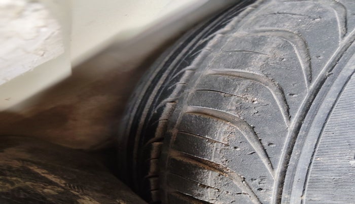 2012 Volkswagen Vento HIGHLINE DIESEL 1.6, Diesel, Manual, 1,00,308 km, tyre