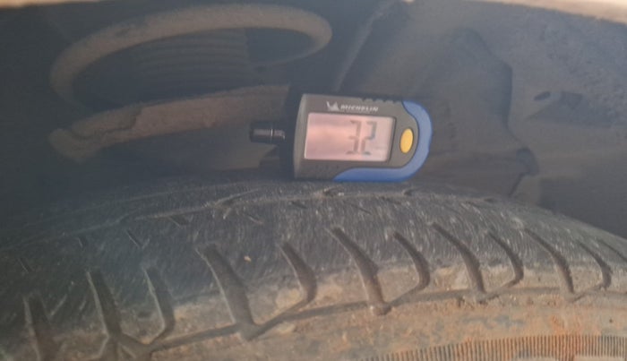 2010 Hyundai Verna TRANSFORM 1.5 SX CRDI, Diesel, Manual, 1,24,561 km, tyre