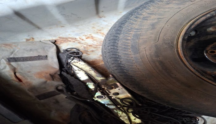 2010 Hyundai Verna TRANSFORM 1.5 SX CRDI, Diesel, Manual, 1,24,561 km, tyre