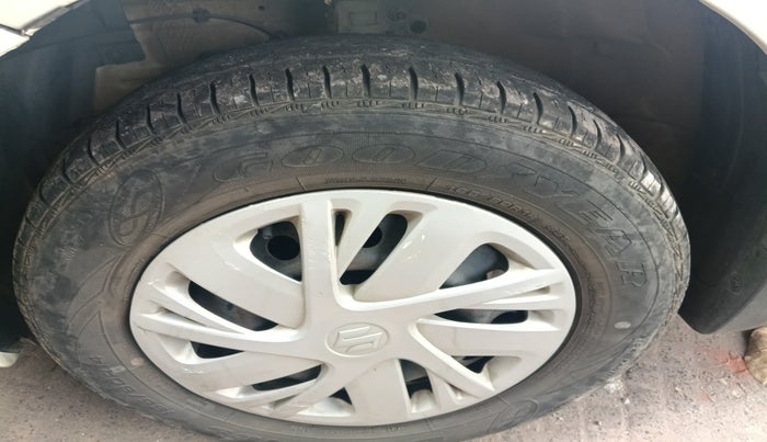 2017 Maruti Swift VXI O, Petrol, Manual, 44,312 km, tyre