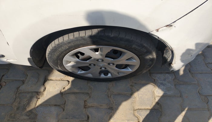 2015 Hyundai Grand i10 SPORTZ 1.1 CRDI, Diesel, Manual, 99,510 km, tyre