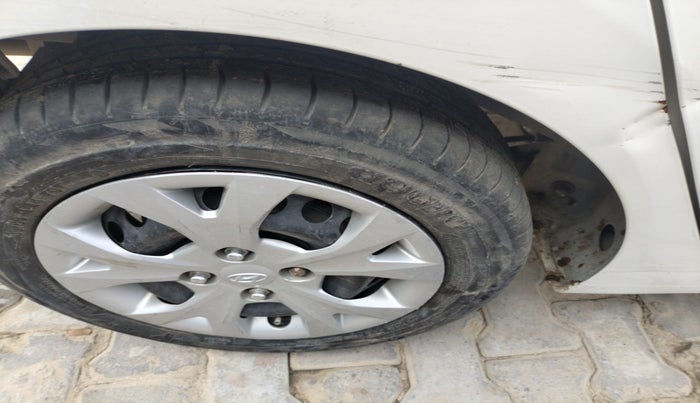 2015 Hyundai Grand i10 SPORTZ 1.1 CRDI, Diesel, Manual, 99,510 km, tyre