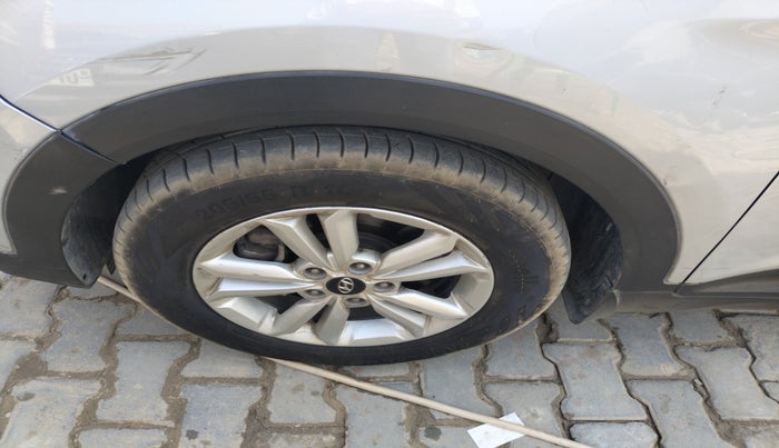 2016 Hyundai Creta SX 1.6 DIESEL, Diesel, Manual, 1,93,305 km, tyre