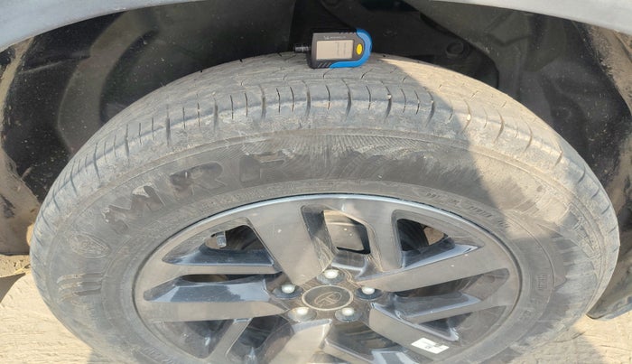 2024 Tata Harrier PURE PLUS S DARK EDITION AT, Diesel, Automatic, 17,715 km, tyre