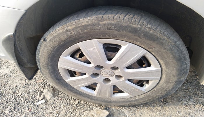 2012 Volkswagen Vento TRENDLINE DIESEL 1.6, Diesel, Manual, 1,07,960 km, tyre