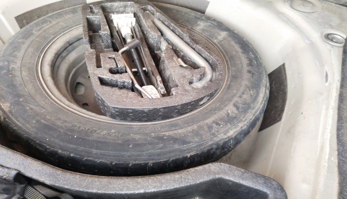 2012 Volkswagen Vento TRENDLINE DIESEL 1.6, Diesel, Manual, 1,07,960 km, tyre