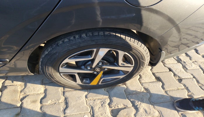 2023 Hyundai AURA SX 1.2 CNG, Petrol, Manual, 71,848 km, tyre