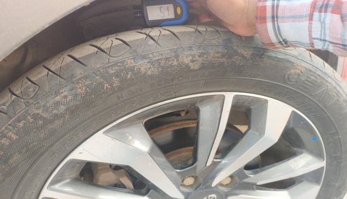 2021 Mahindra XUV300 W8 (O) 1.5 DIESEL, Diesel, Manual, 1,08,562 km, tyre