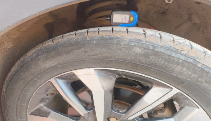 2021 Mahindra XUV300 W8 (O) 1.5 DIESEL, Diesel, Manual, 1,08,562 km, tyre