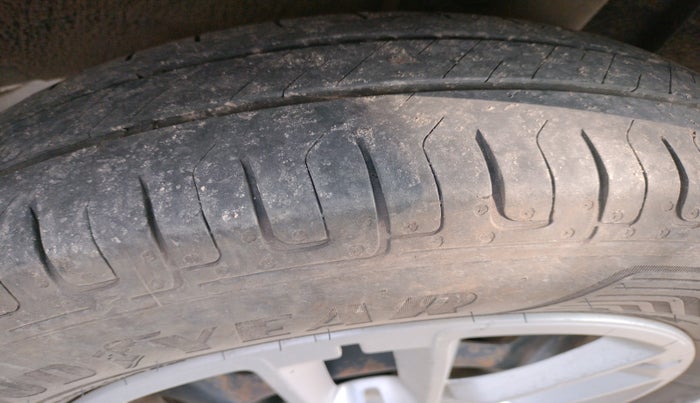 2021 Renault TRIBER RXL MT, Petrol, Manual, 38,087 km, tyre