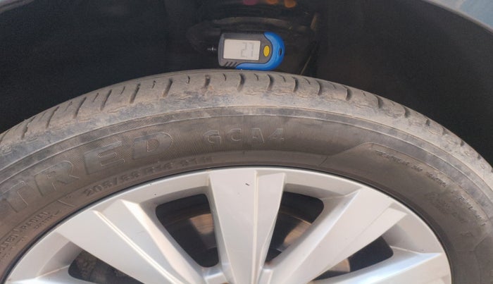 2023 Volkswagen VIRTUS HIGHLINE TSI 1.0 AT, Petrol, Automatic, 30,564 km, tyre