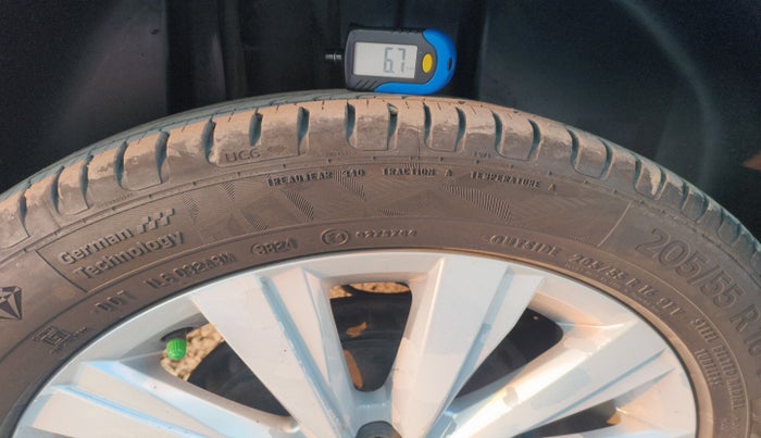 2023 Volkswagen VIRTUS HIGHLINE TSI 1.0 AT, Petrol, Automatic, 30,564 km, tyre