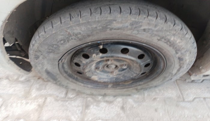 2012 Maruti Swift VDI, Diesel, Manual, 2,07,391 km, tyre