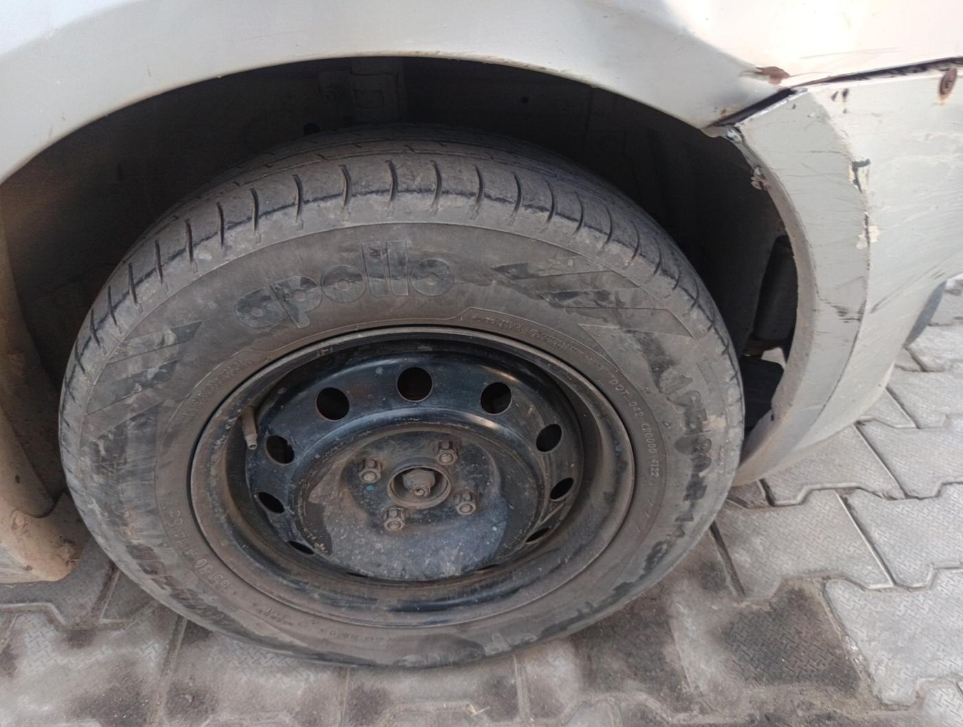 2012 Maruti Swift VDI, Diesel, Manual, 2,07,391 km, tyre