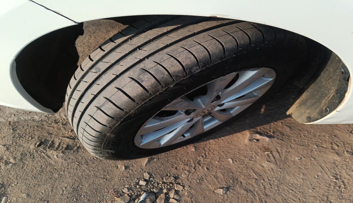 2015 Maruti Ertiga ZDI, Diesel, Manual, 2,73,701 km, tyre