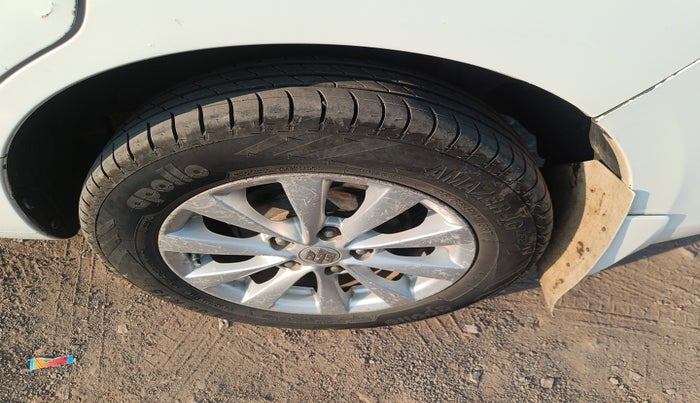 2015 Maruti Ertiga ZDI, Diesel, Manual, 2,73,701 km, tyre