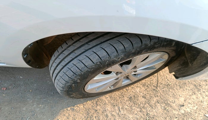 2015 Maruti Ertiga ZDI, Diesel, Manual, 2,73,701 km, tyre