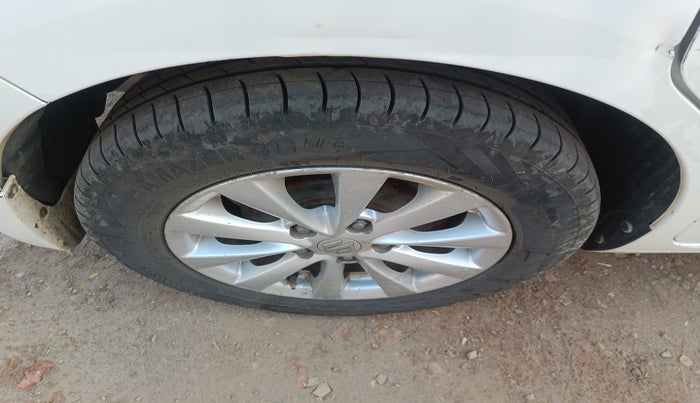 2015 Maruti Ertiga ZDI, Diesel, Manual, 2,73,701 km, tyre