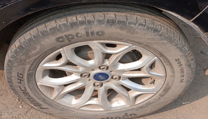 2014 Ford Ecosport TITANIUM 1.5L DIESEL, Diesel, Manual, 1,84,935 km, tyre