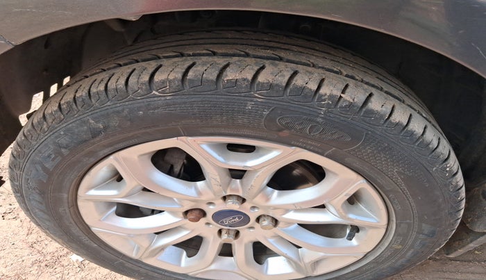 2015 Ford Ecosport TITANIUM 1.5L PETROL AT, Petrol, Automatic, 3,50,000 km, tyre