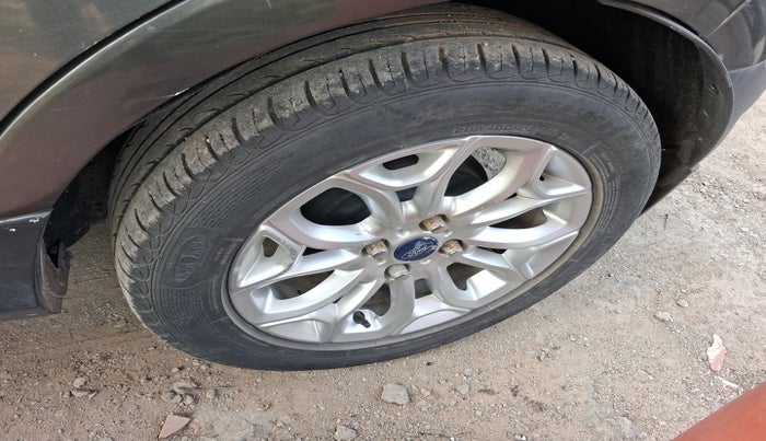 2015 Ford Ecosport TITANIUM 1.5L PETROL AT, Petrol, Automatic, 3,50,000 km, tyre