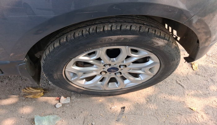 2015 Ford Ecosport TITANIUM 1.5L PETROL AT, Petrol, Automatic, 3,50,000 km, tyre