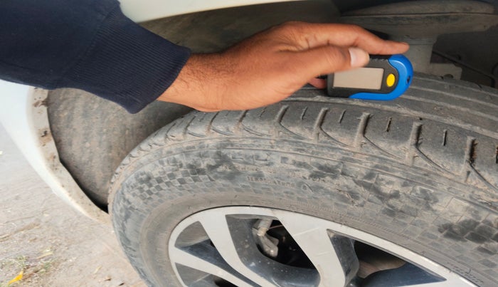 2015 Nissan Terrano XE (D), Diesel, Manual, 2,25,872 km, tyre