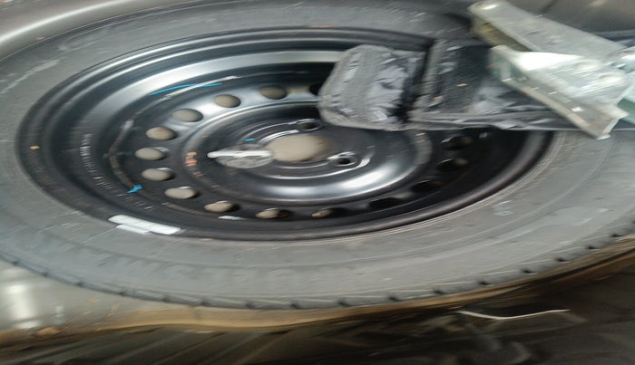 2020 Renault Kwid RXT 1.0 (O), Petrol, Manual, 11,331 km, tyre