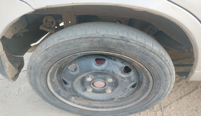 2013 Maruti Alto K10 LXI, Petrol, Manual, 71,550 km, tyre