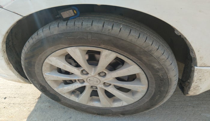 2014 Maruti Ertiga VXI CNG, Petrol, Manual, 1,35,472 km, tyre