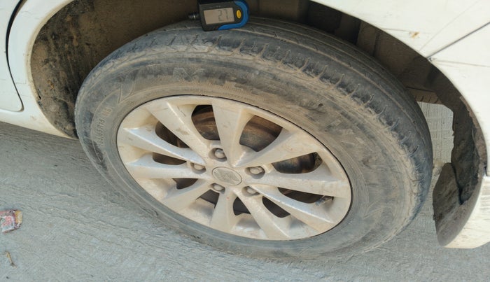 2014 Maruti Ertiga VXI CNG, Petrol, Manual, 1,35,472 km, tyre