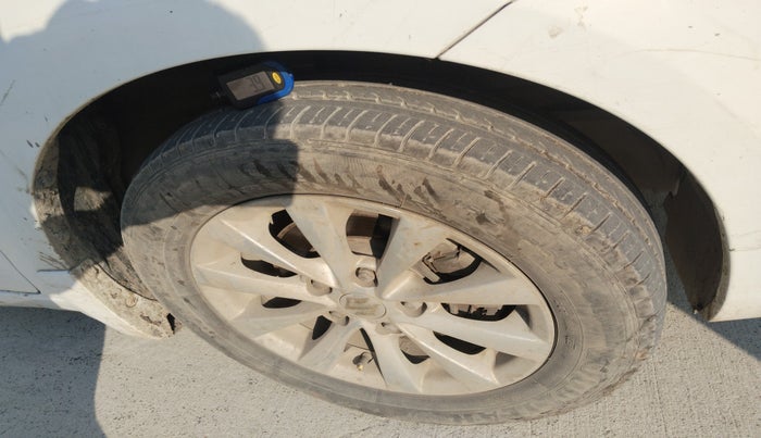 2014 Maruti Ertiga VXI CNG, Petrol, Manual, 1,35,472 km, tyre