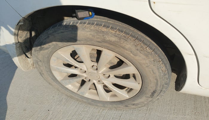 2014 Maruti Ertiga VXI CNG, Petrol, Manual, 1,35,472 km, tyre