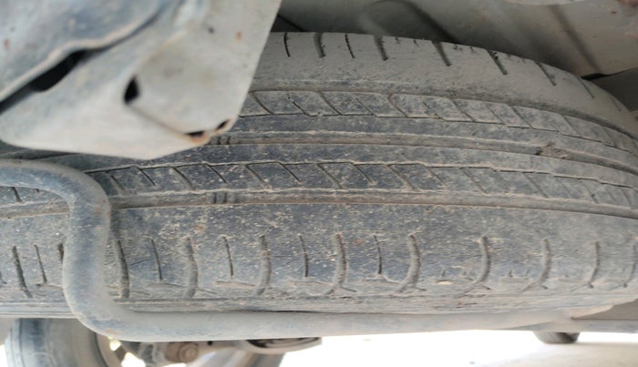 2014 Maruti Ertiga VXI CNG, Petrol, Manual, 1,35,472 km, tyre