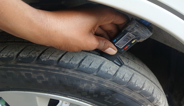 2022 Maruti Eeco 5 STR AC CNG (O), Petrol, Manual, 57,528 km, tyre