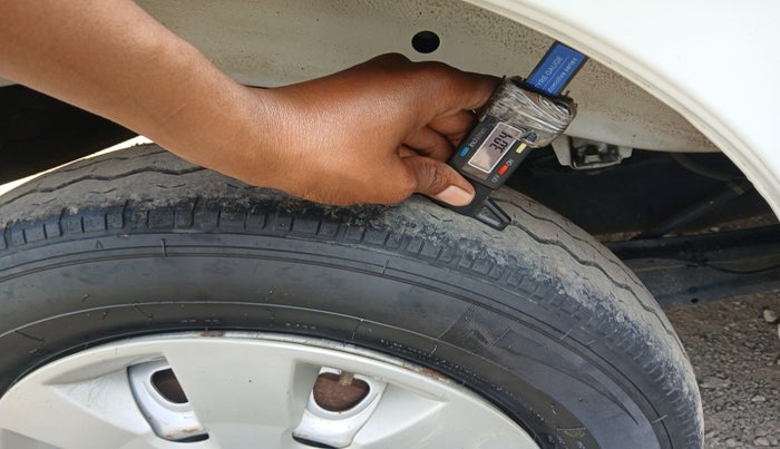 2022 Maruti Eeco 5 STR AC CNG (O), Petrol, Manual, 57,528 km, tyre