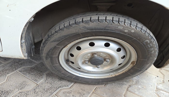 2011 Maruti Wagon R 1.0 LXI, Petrol, Manual, 1,28,649 km, tyre