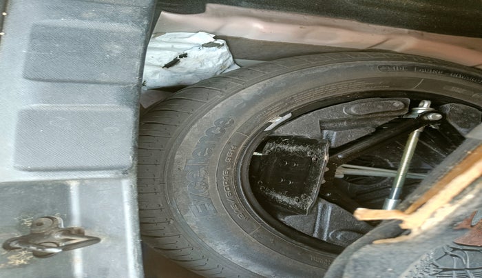 2018 Tata NEXON XZ PLUS DIESEL DUAL TONE, Diesel, Manual, 98,501 km, tyre