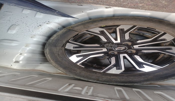 2023 Renault Kiger RXZ MT, Petrol, Manual, 34,597 km, tyre