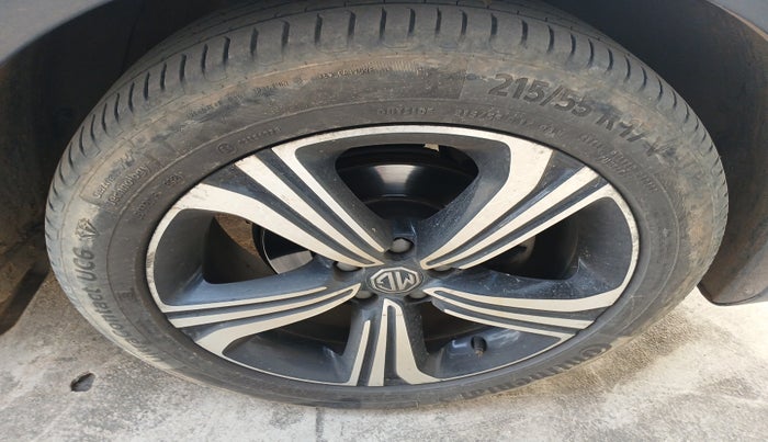 2021 MG ASTOR SAVVY 1.5 CVT S RED, Petrol, Automatic, 63,256 km, tyre