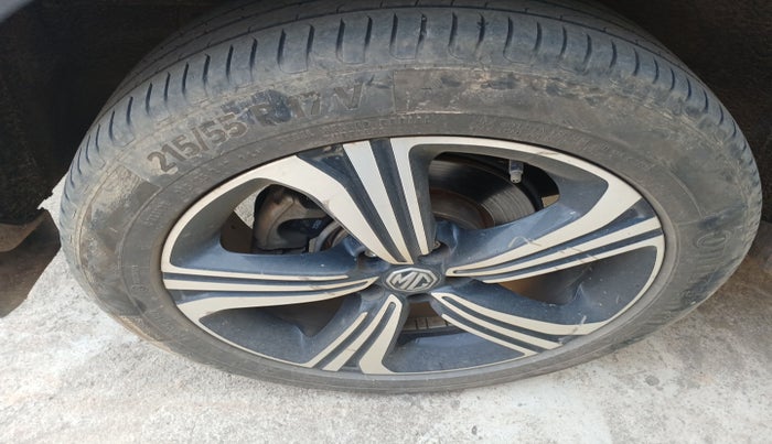 2021 MG ASTOR SAVVY 1.5 CVT S RED, Petrol, Automatic, 63,256 km, tyre