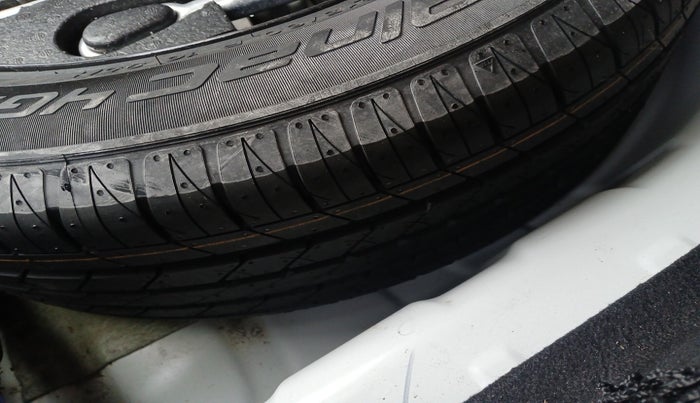 2021 MG ASTOR SAVVY 1.5 CVT S RED, Petrol, Automatic, 63,256 km, tyre