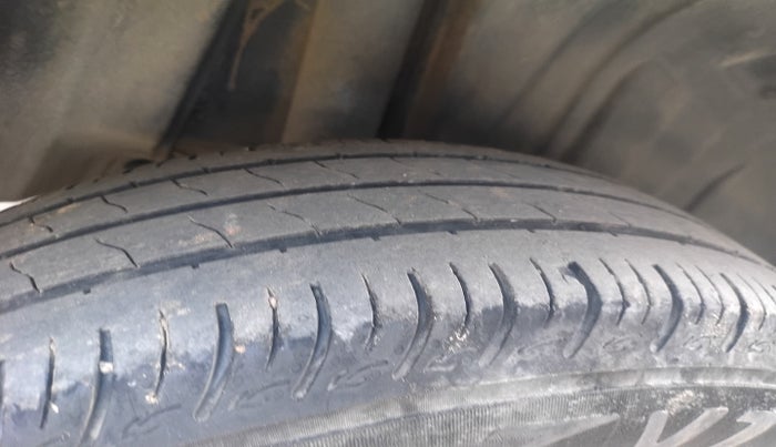 2022 Maruti Baleno DELTA CNG 1.2L, Petrol, Manual, 79,325 km, tyre