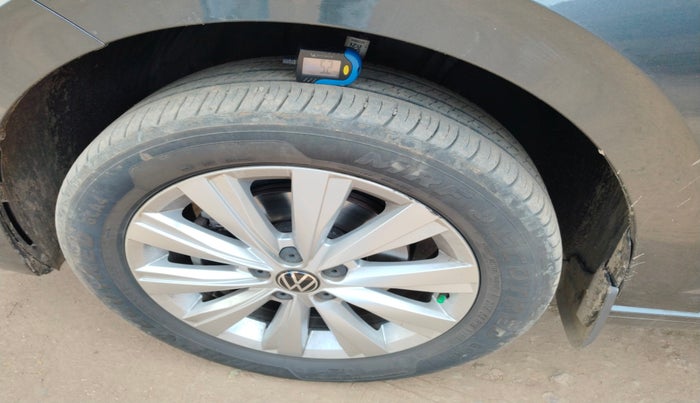 2024 Volkswagen VIRTUS HIGHLINE TSI 1.0 MT, Petrol, Manual, 11,226 km, tyre